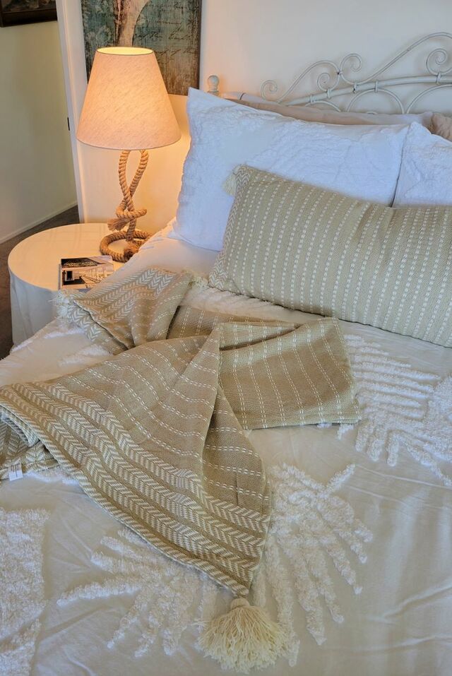 Oyster Park Tasseled Throw